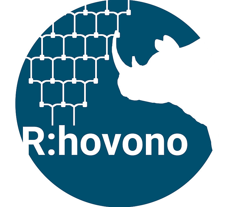 Logo R:hovono, über dem Schriftzug ein Datenbaum, rechts davon der Kopf eines Rhinozeros